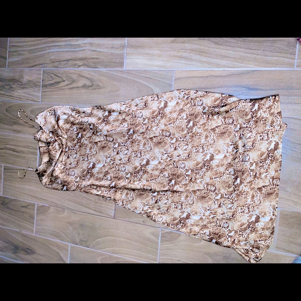 SILK Dress 🌹 - Picture 3 of 3